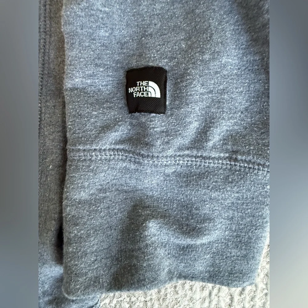 The North Face XXL Heather Gray Long Sleeve Henley Shirt — Soft & Casual Comfort
